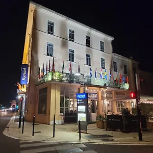 Hotell Kyriad Orange Centre - & Restaurant - La Galerie D'art Des Princes - Provence Alpes Cote D'azur - France - Proche A7-a9 - Exit21- Chateauneuf-du-pape Avignon Bollene Nimes, Orange (Vaucluse)